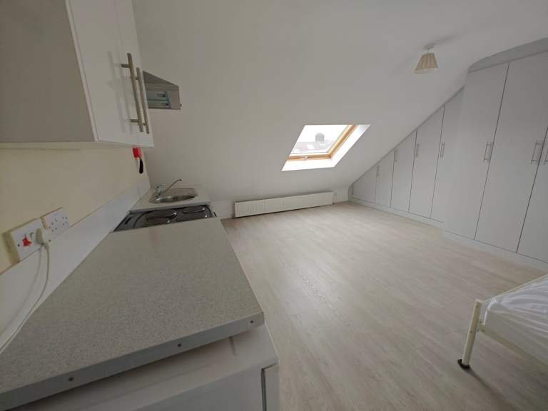 BEAUTIFUL LOFT STUDIO FLAT FOR RENT IN HOUNSLOW 