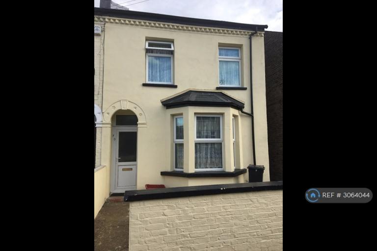 4 bedroom house in Cambridge Road, Hounslow, TW4 (4 bed) (#3064044)