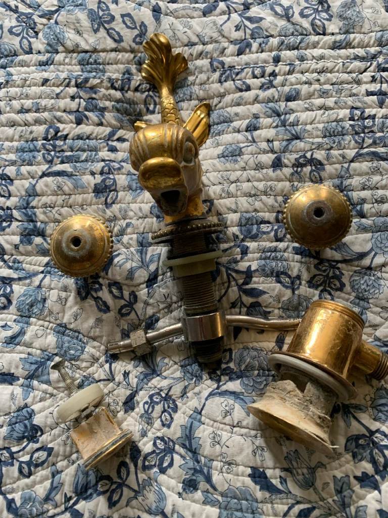 BRAND NEW BATH TAP MIXER IN SOLID GOLD AS A DOLPHIN - 4 KILOS - REDUCED TO £2.150 UNTIL 7 JANUARY -