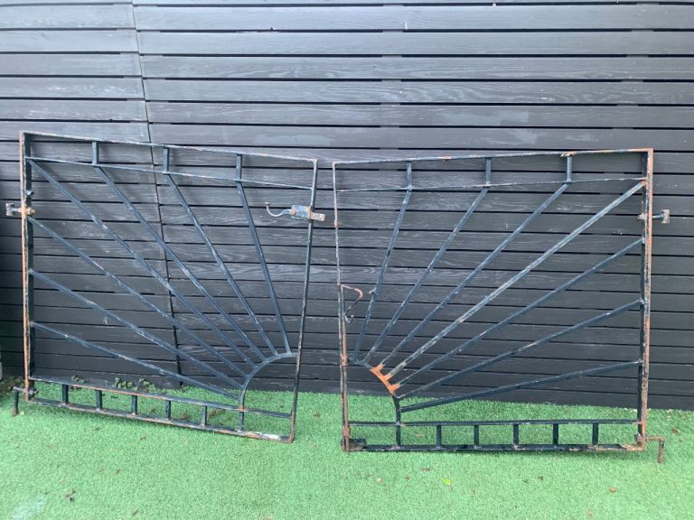 Metal 1930 gates 