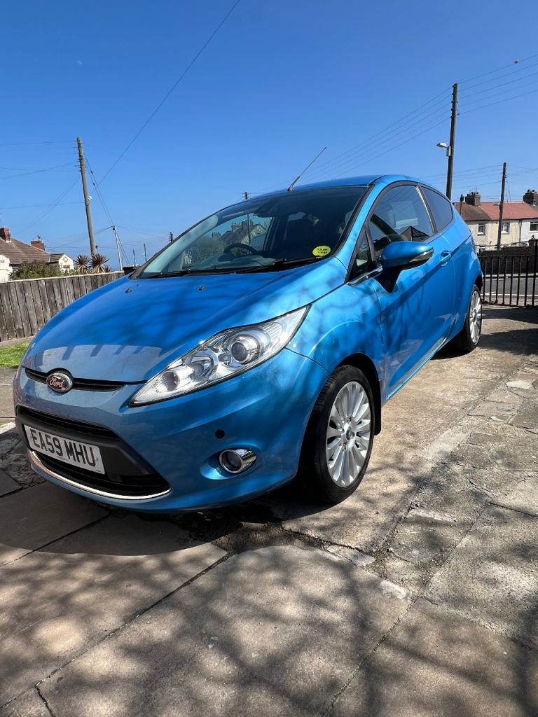 Fiesta 2009. 1.6tdci , 71k, 15stamps in book .