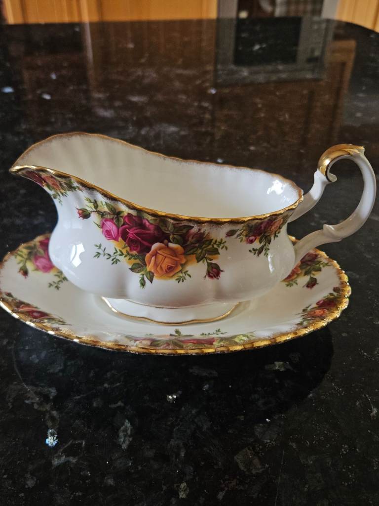 Gravy boat and Stand