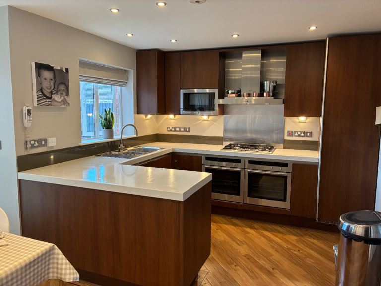 Siematic kitchen and utility with Neff integrated appliances 