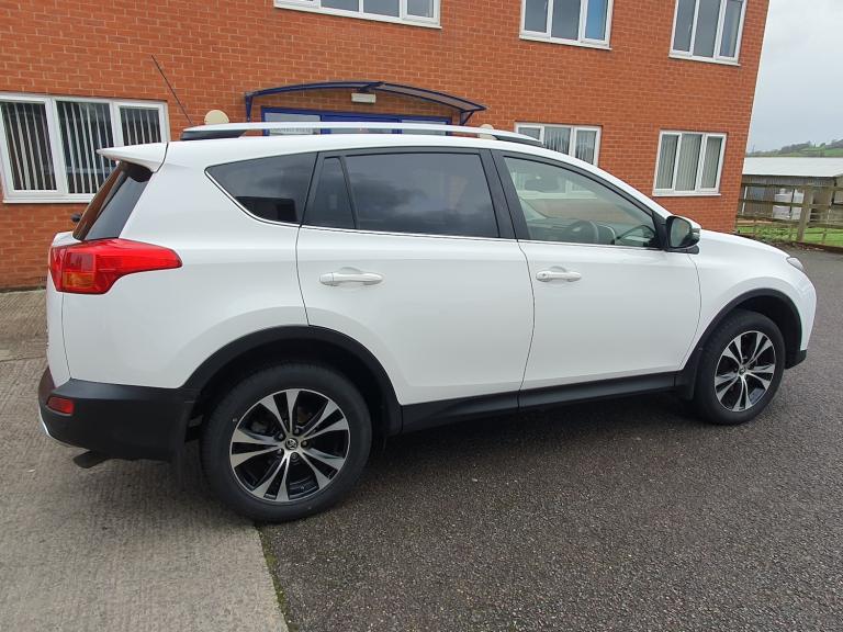 2015 Toyota RAV4 2.2 D-4D Invincible SUV 5dr Diesel Manual 4WD Euro 5 (150 ps)