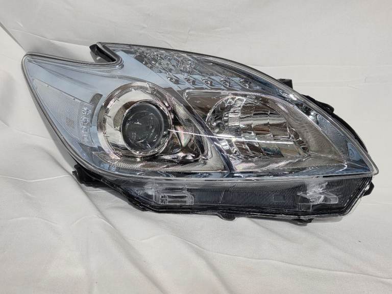 Toyota prius hybrid 2010-2015 Headlight brand new 