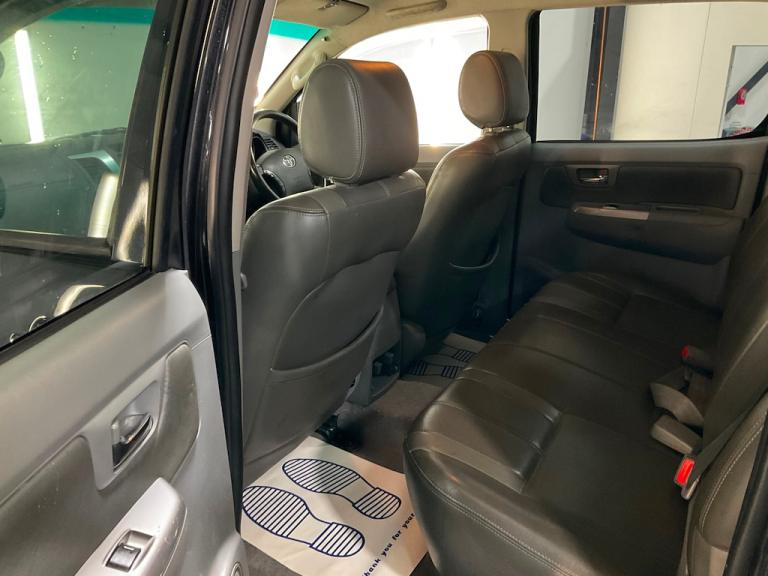 2011 Toyota Hilux 3.0 D-4D Invincible Pickup 4dr Diesel Auto 4WD (227 g/km, 171 bhp) Pick Up Dies...