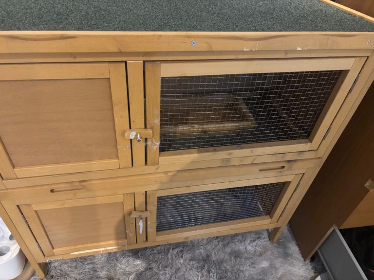 Double decker rabbit hutch with pull out trays 