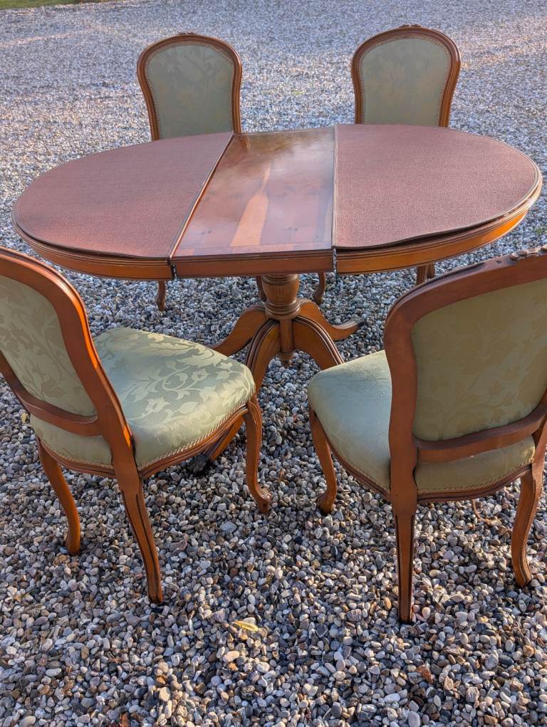 Table and chairs 