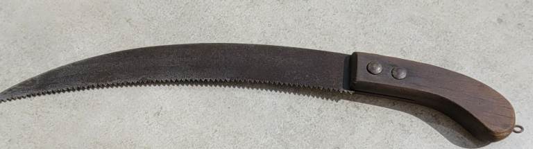 Vintage Curved Pruning Saw with Wooden Handle – Good Condition