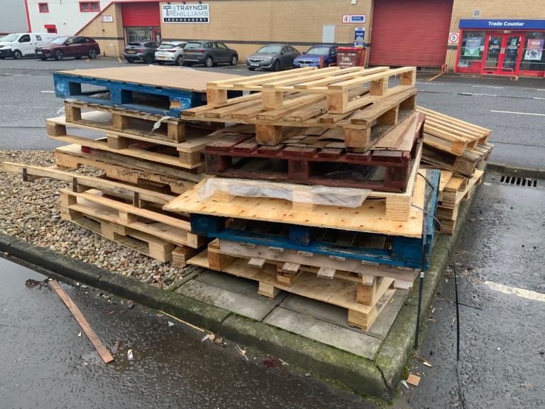 Free wooden pallets / scrap wood