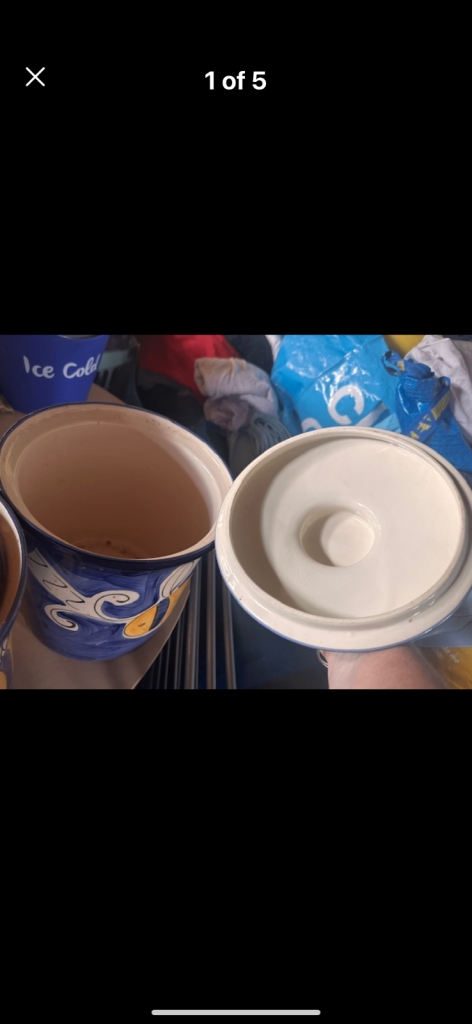 Ceramic storage jar with lid ideal for treats and biscuits 