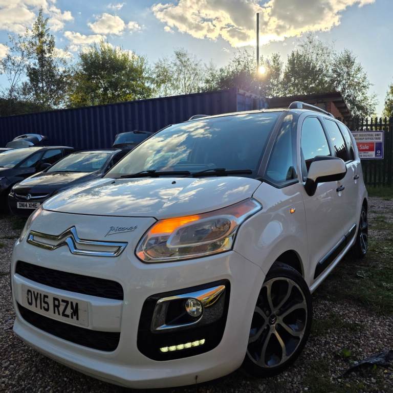 CITROEN C3 PICASSO EXCLUSIVE HDi MODEL 1.6 DIESEL 90 BHP YEAR 2015 £20 TAX PER YEAR 12 MONTHS MOT!!!