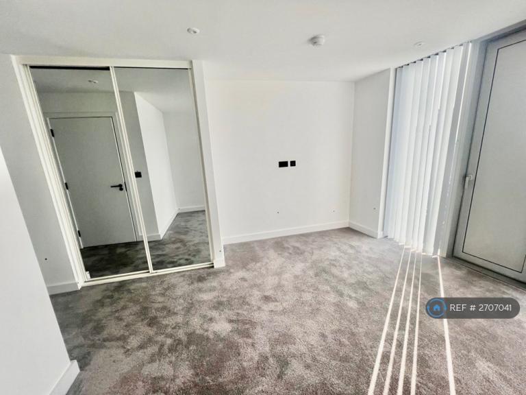 2 bedroom flat in Trinity Way, Salford, M3 (2 bed) (#2707041)