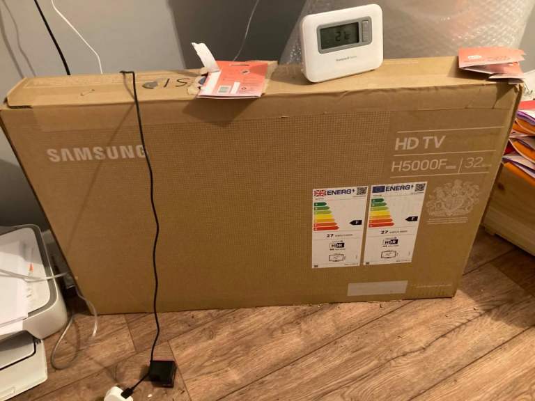 New seal no offer Samsung UE32H5000FXXU 32" Smart HD Ready HDR LED TV – NEW