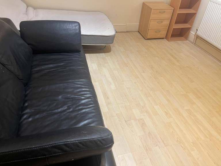 Room in Luton Milton Road