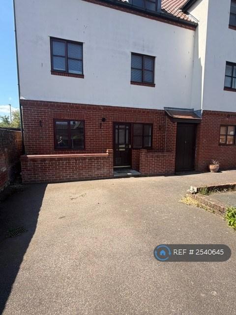 1 bedroom flat in Bank Loke, North Walsham, NR28 (1 bed) (#2540645)