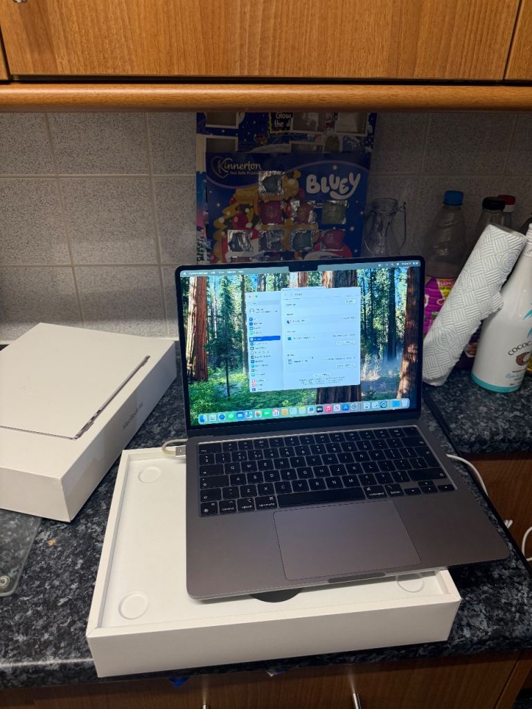 MacBook Air m3  16 512