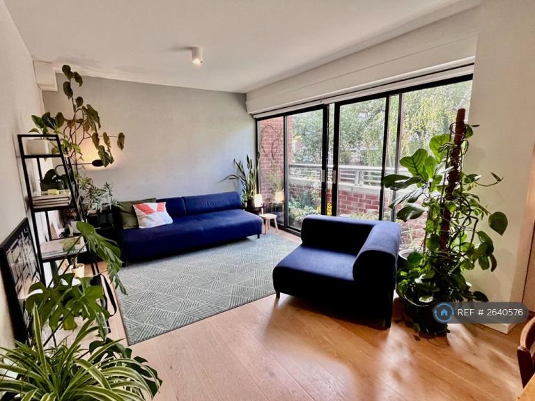 2 bedroom flat in Dalmeny Avenue, London, N7 (2 bed) (#2640576)
