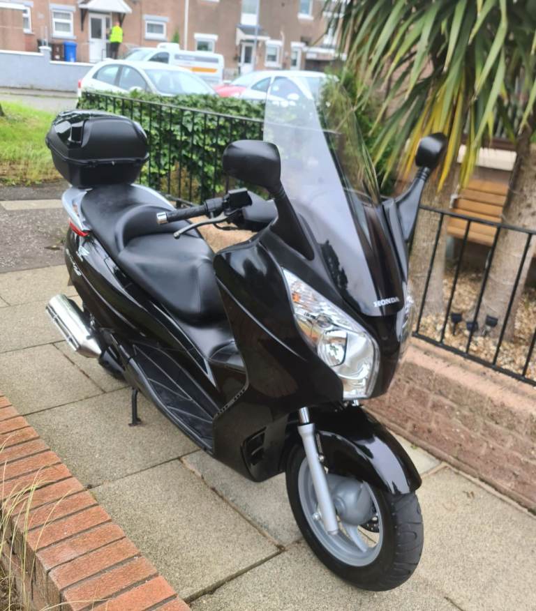 2014 Honda FES125 S-Wing Scooter – Full MOT Until June 2027