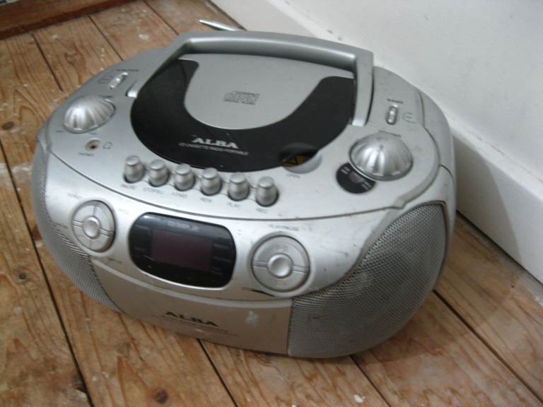 FREE BASIC RADIO    LEICESTER LE4 5DJ