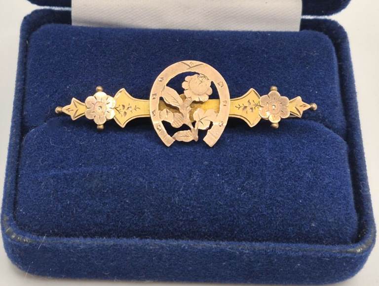 Victorian 9ct yellow and rose gold lucky horse shoe brooch