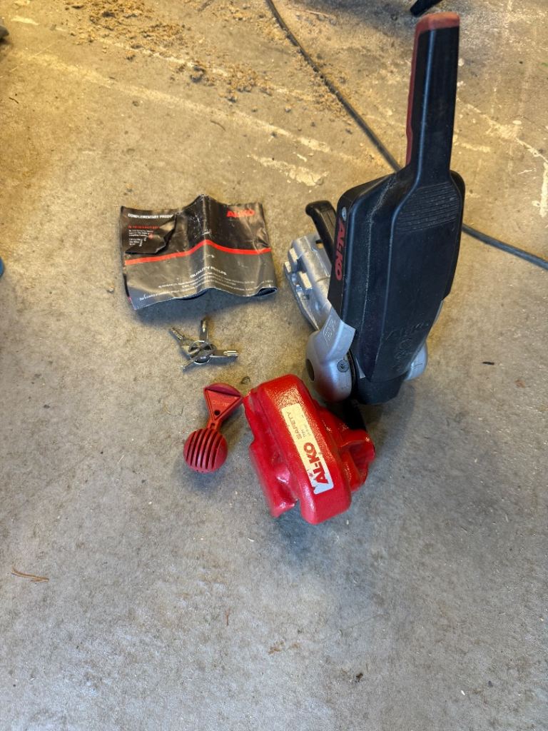 Alko Stabiliser and Hitchlock, ball and keys 
