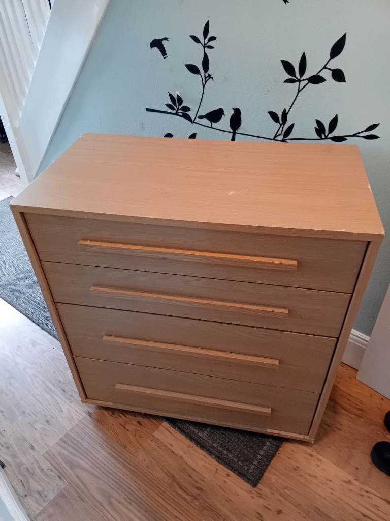 Chest of drawers 
