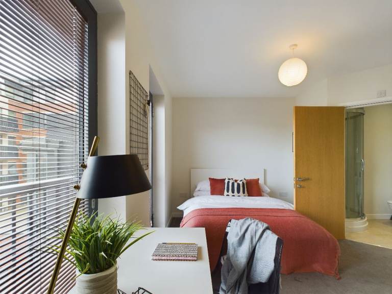 Sheffield – All-Inclusive Professional Rooms 7 - 17 Beds