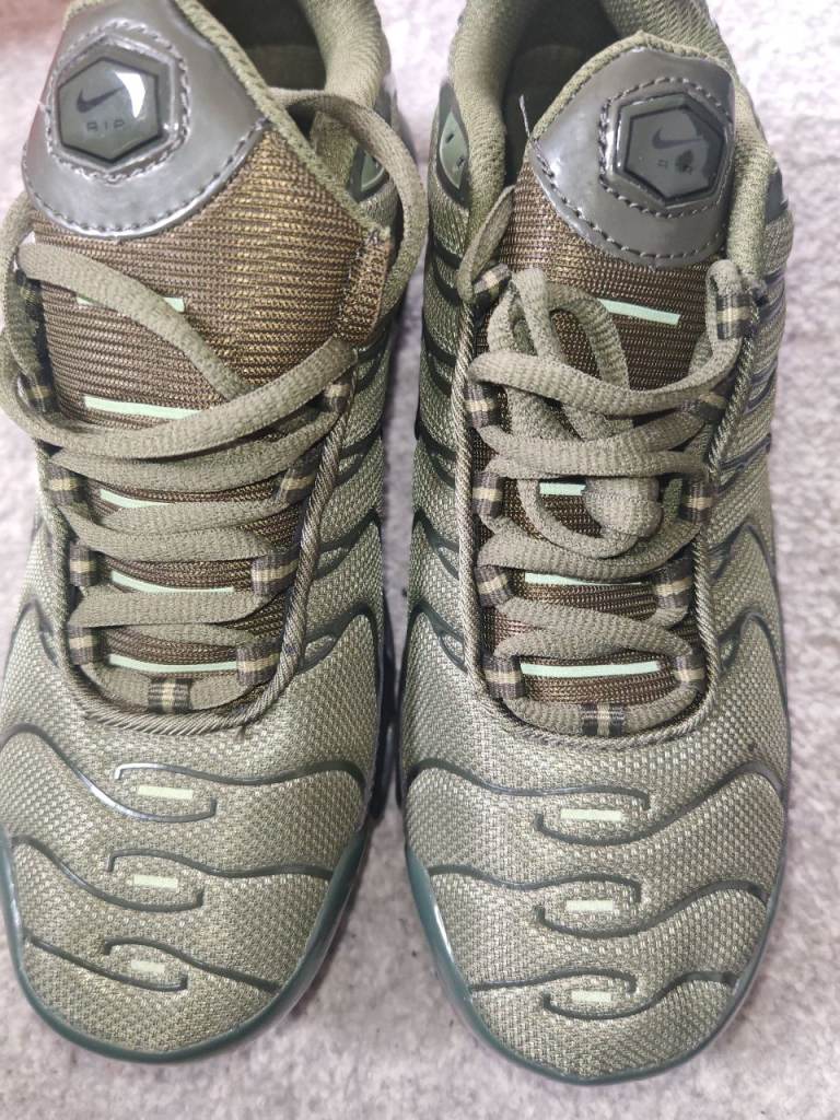 Nike air max plus tn trainers khaki green size 6