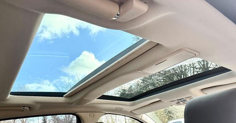 2010 Jaguar XJ 5.0 V8 Premium Luxury Auto Euro 5 4dr (LWB) SALOON Petrol Automatic