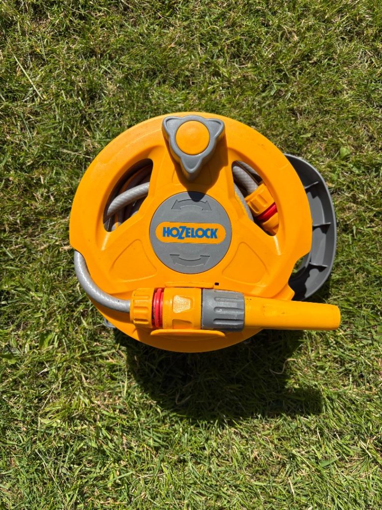 Hozelock Compact Hose Reel with Hose & Spray Nozzle – Portable Garden Watering Set