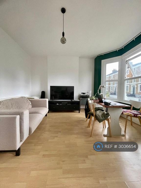 2 bedroom house in Woodhill, London, SE18 (2 bed) (#3036654)