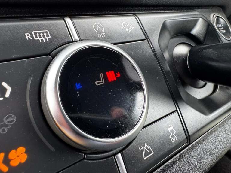 2023 Land Rover Defender 3.0 D250 Hard Top SE Auto PANEL VAN DIESEL Automatic