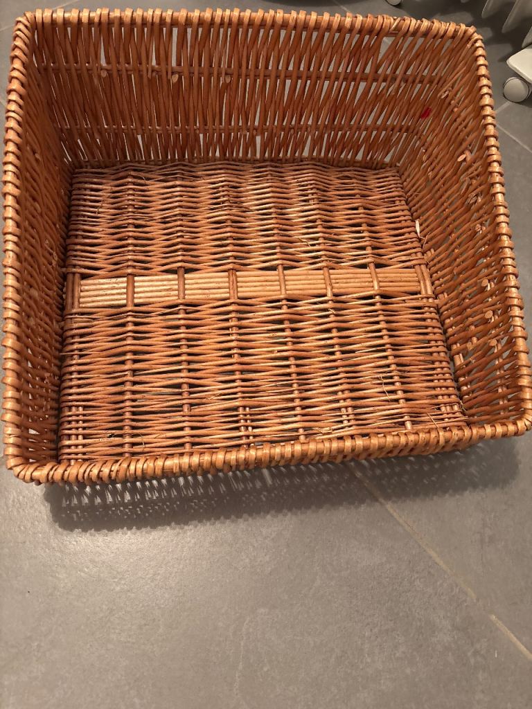 Display or log basket/ cat basket