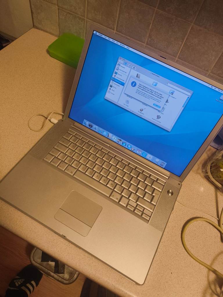 Apple PowerBook G4 Laptop - Silver, good Condition.vintage loptop,works perfectly 