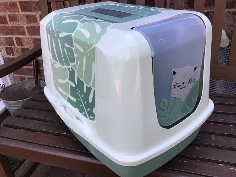 Large Hooded Cat Litter Tray.