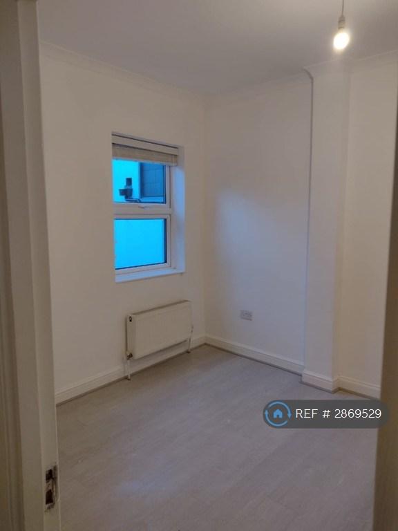 2 bedroom flat in North Cross Road, London, SE22 (2 bed) (#2869529)