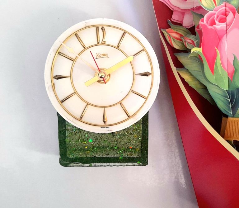 100% UNIQUE RE-CRAFTED KORMA MINI MANTEL CLOCK – 14 x 10 cm - White and Gold, with NEW quartz motor