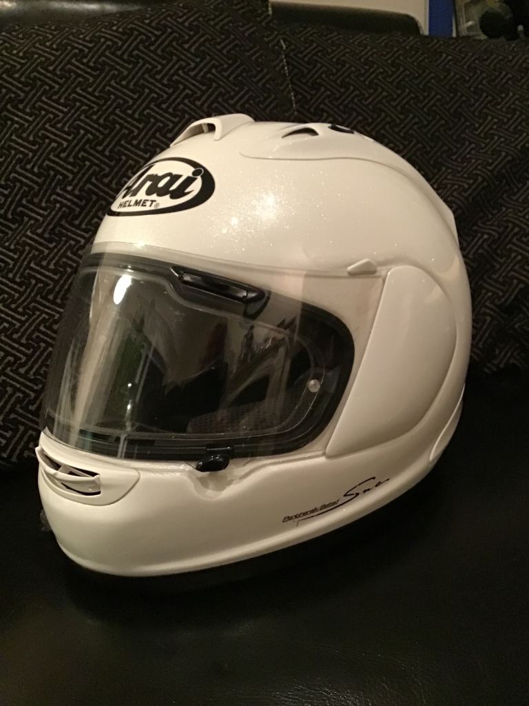 ARAI Motorcycle Helmet in Pearlescent White Size Large good condition