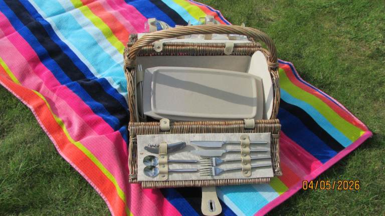 PICNIC HAMPER - 2 PERSON
