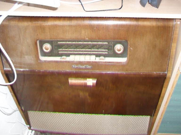 vintage 195o/60,s H M V radio gram