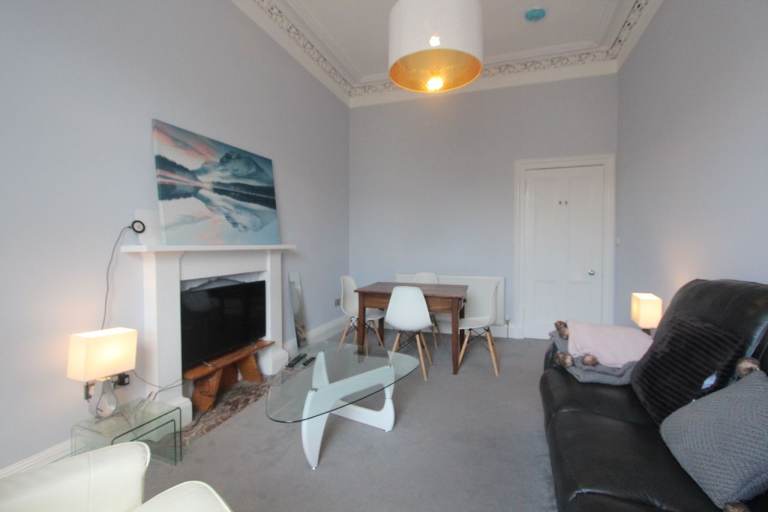 2 Bedroom large luxury flat - 3rd floor - Oxford Street, Newington