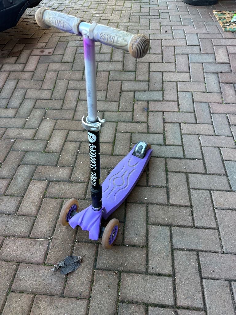 Kids tri scooter