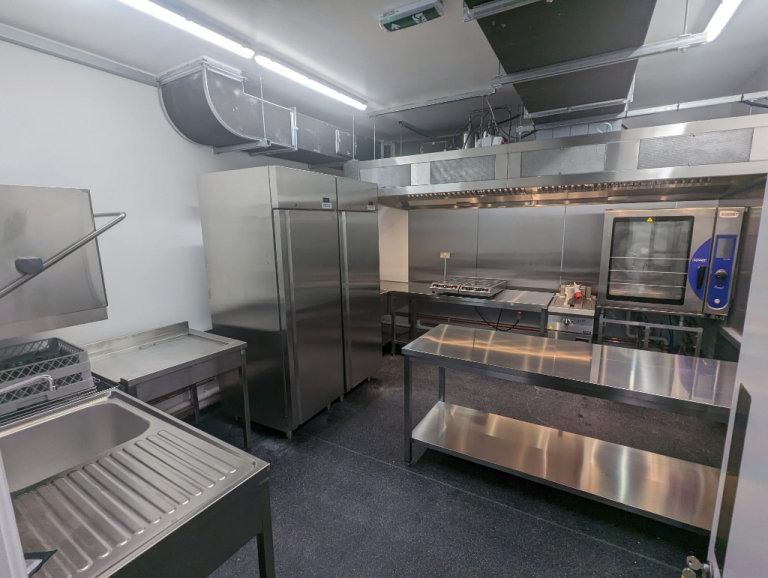 Dark - Ghost kitchens to rent. No minimum booking days requires. Utilities bills are included