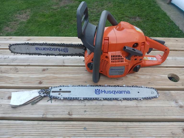 Husqvarna 135 X-TORQ Chainsaw – Good Condition, with a naw Spare Bar and chain. £150.
