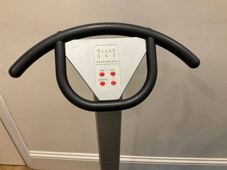 Power Maxx Vibration Plate – Grey, Good Condition