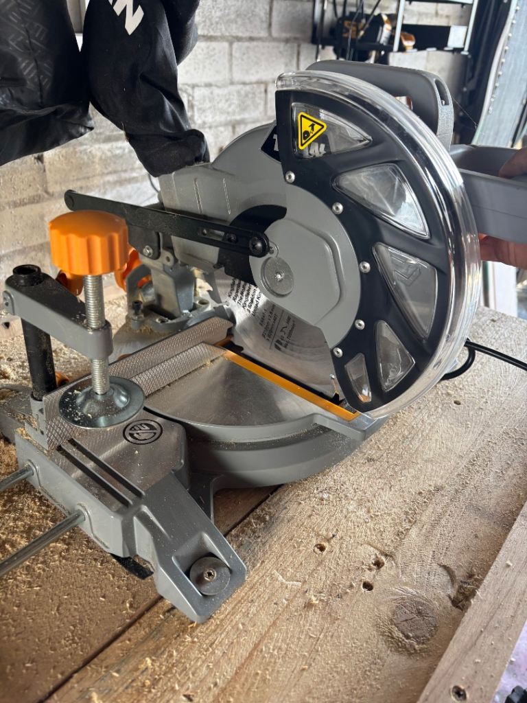 Titan Mitre Saw with Dust Bag – brand new Condition