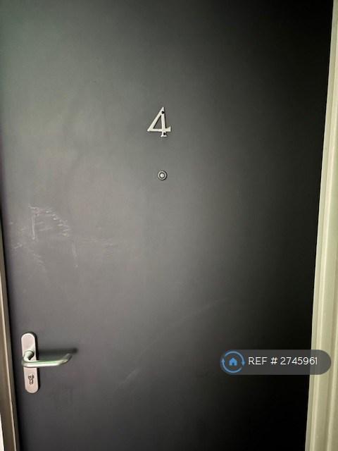 2 bedroom flat in Royal Court, Nottingham, NG5 (2 bed) (#2745961)