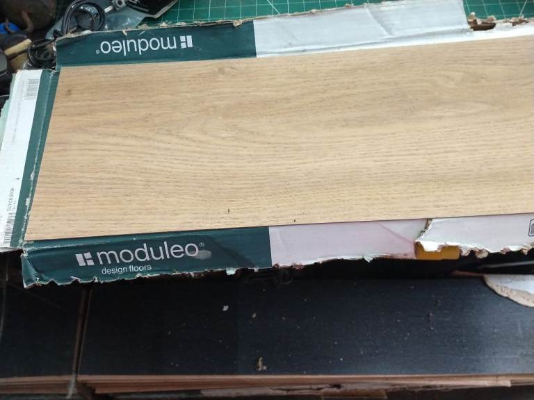 MODULEO  LUXURY VINYL  130 cm x 20 cm PLANK TILE LIGHT OAK 8 X BOXES 20 SQUARE METRES NEW 