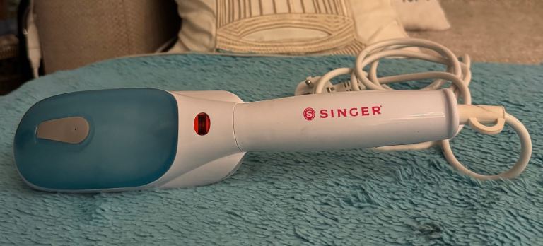 Singer Handheld Garment Steamer with Fabric Hair Brush